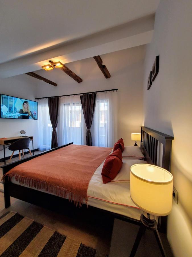 Casa Larisa Antonia Apartments سِنايا المظهر الخارجي الصورة